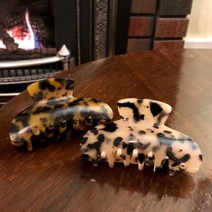 Pair of Tortoise Shell Resin Claw Hair Clips
